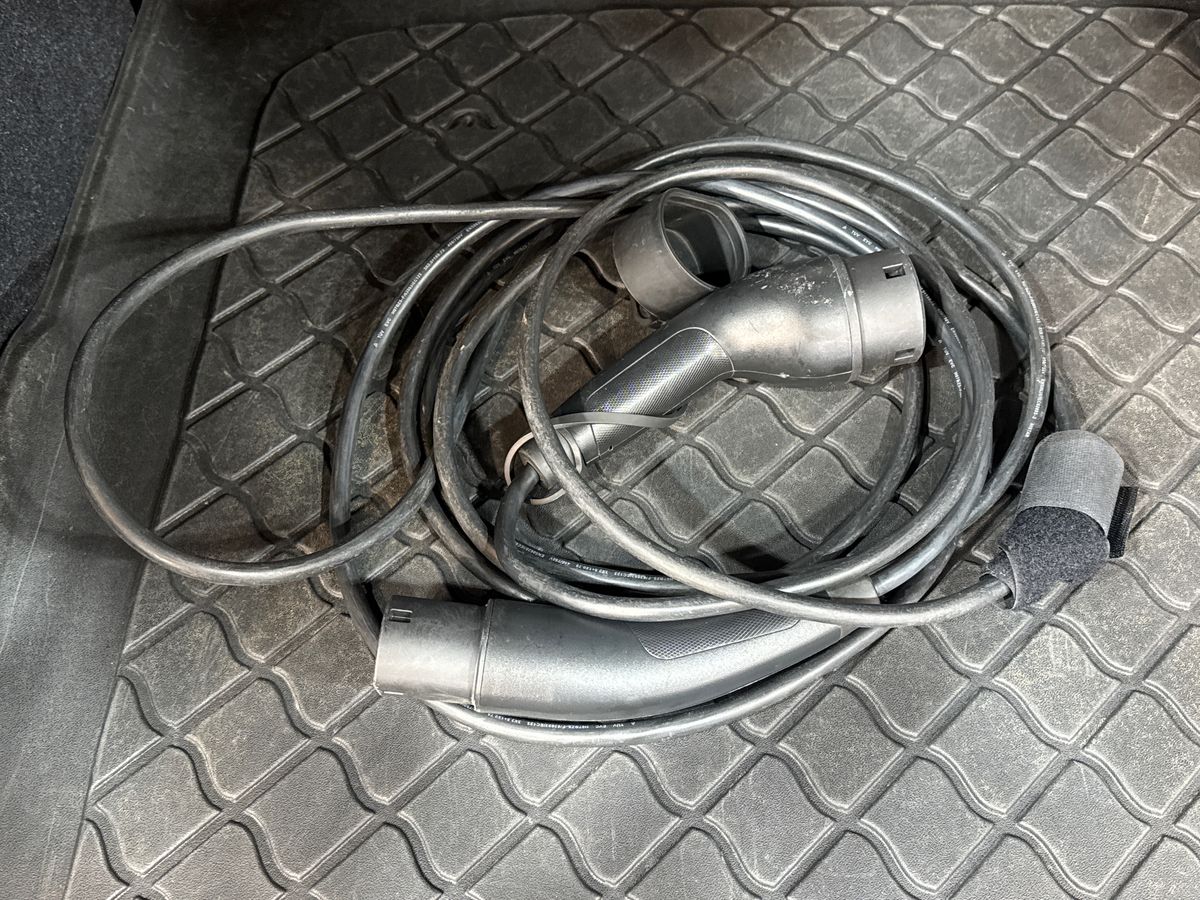 T4 RECHARGE PHEV DARK