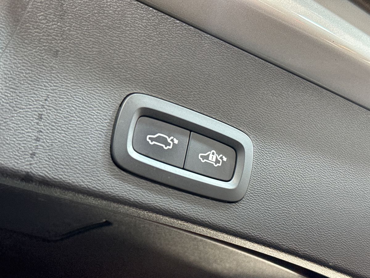 T4 RECHARGE PHEV DARK