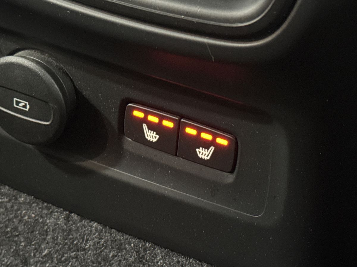 T4 RECHARGE PHEV DARK