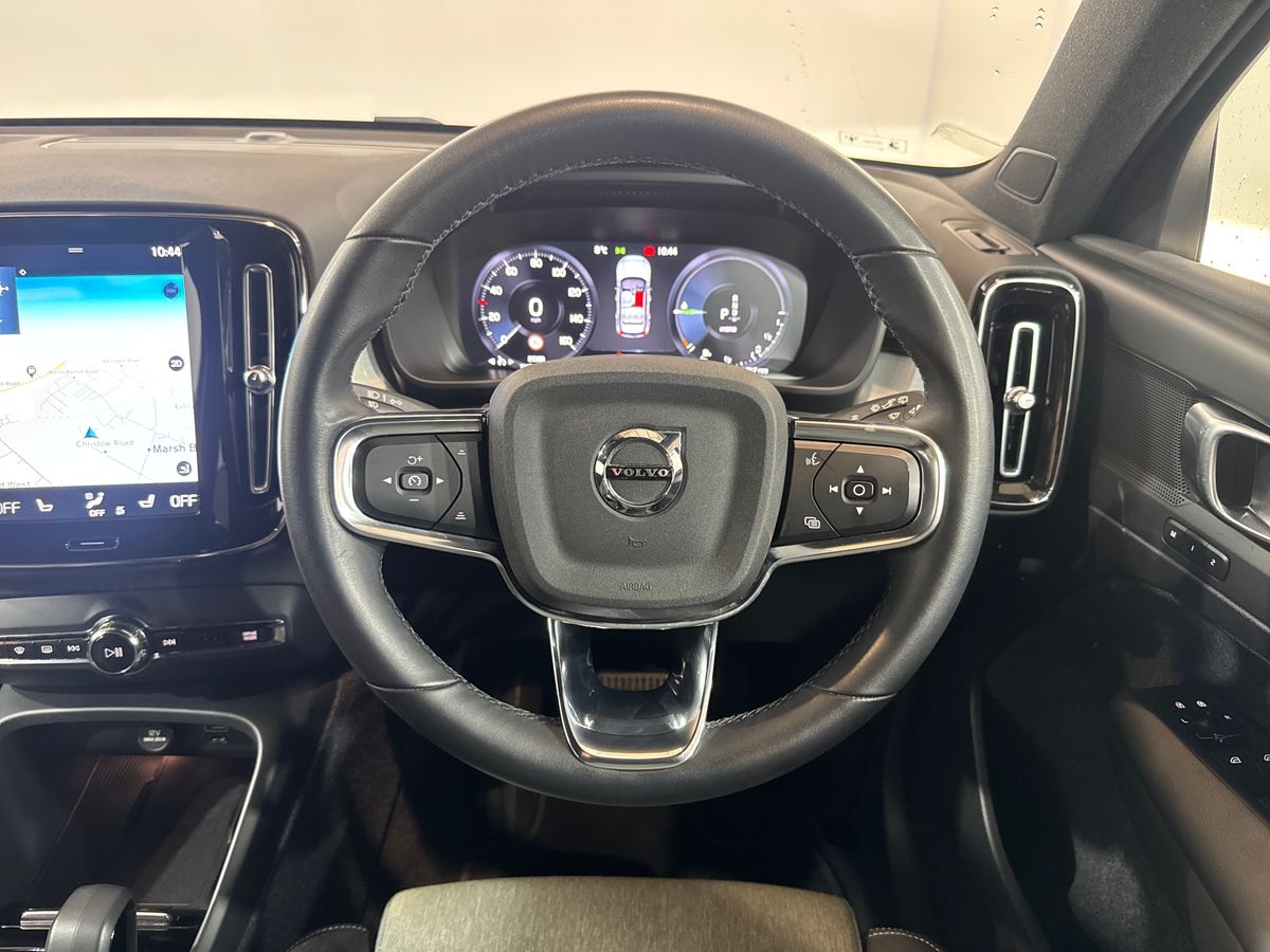 T4 RECHARGE PHEV DARK