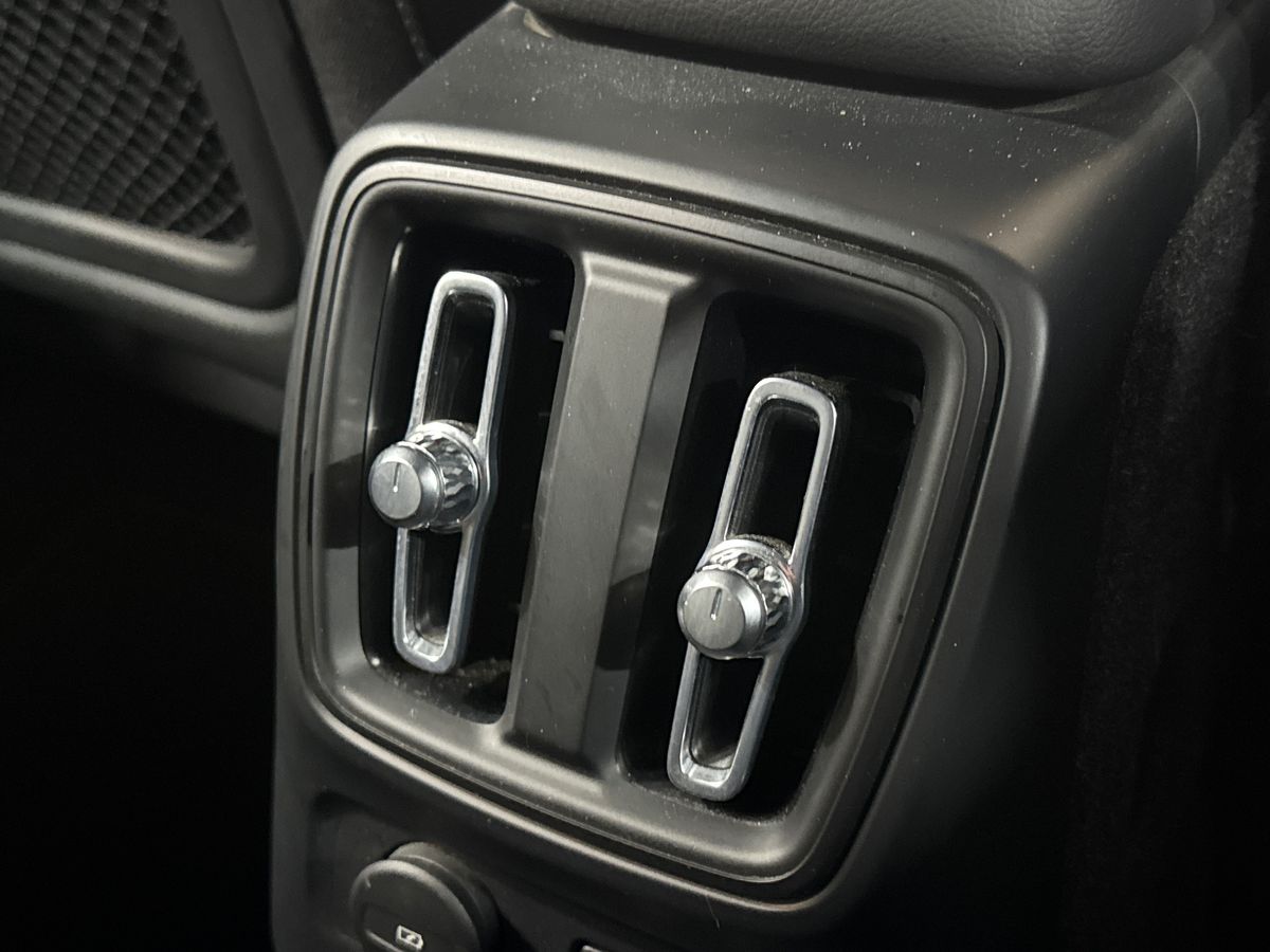 T4 RECHARGE PHEV DARK