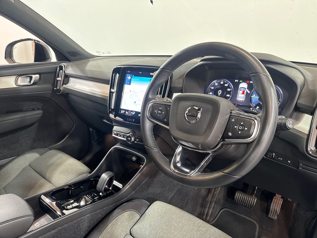 T4 RECHARGE PHEV DARK