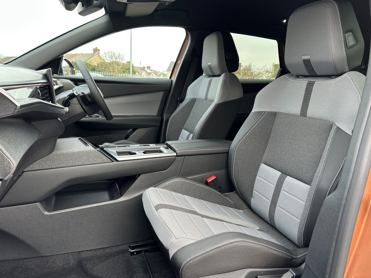 HYBRID 145 E-DCT6 FIXED ROOF