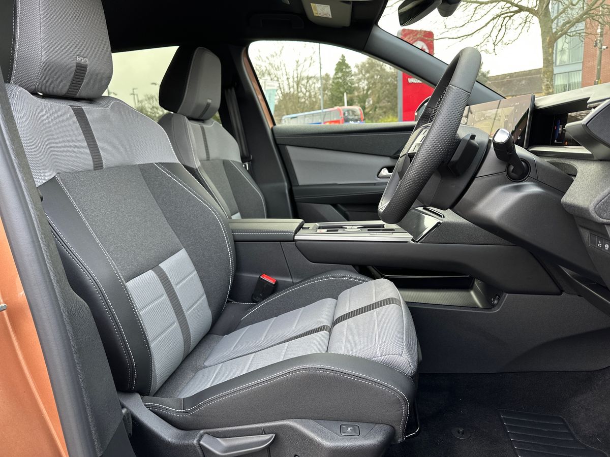 HYBRID 145 E-DCT6 FIXED ROOF