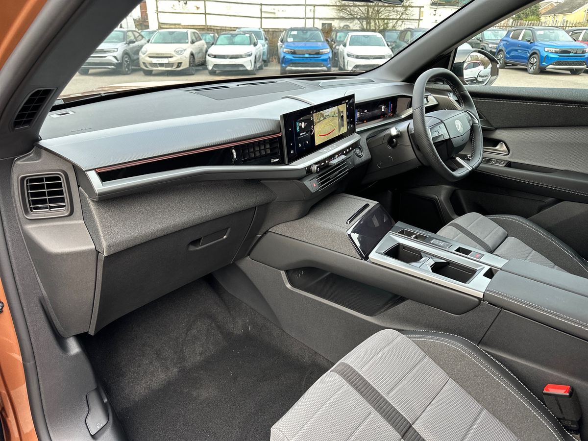 HYBRID 145 E-DCT6 FIXED ROOF