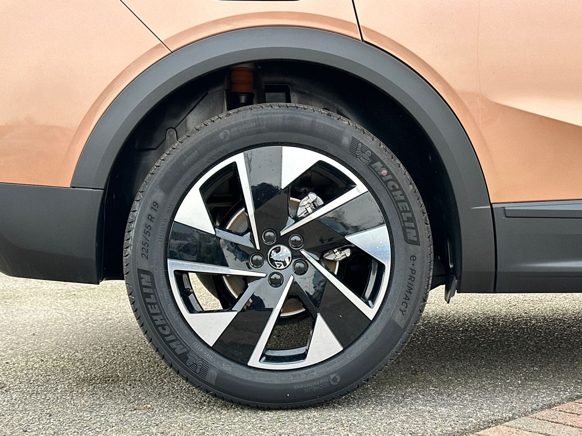 HYBRID 145 E-DCT6 FIXED ROOF