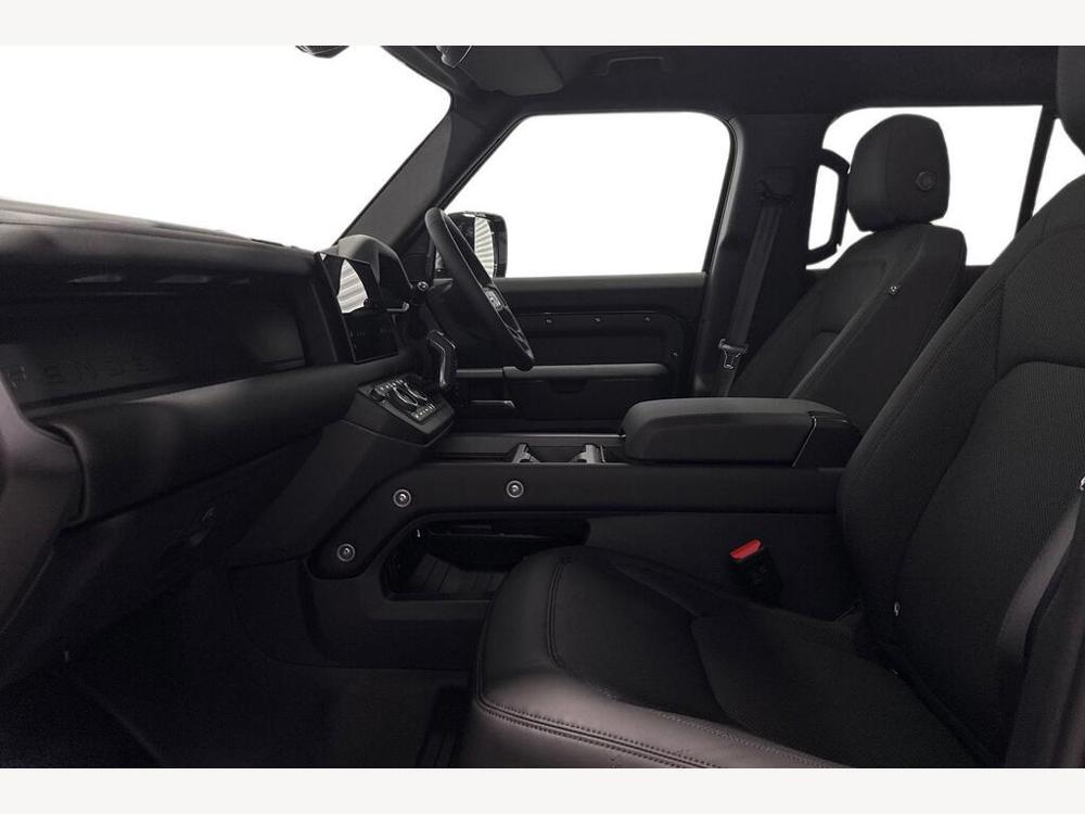LAND ROVER DEFENDER 110