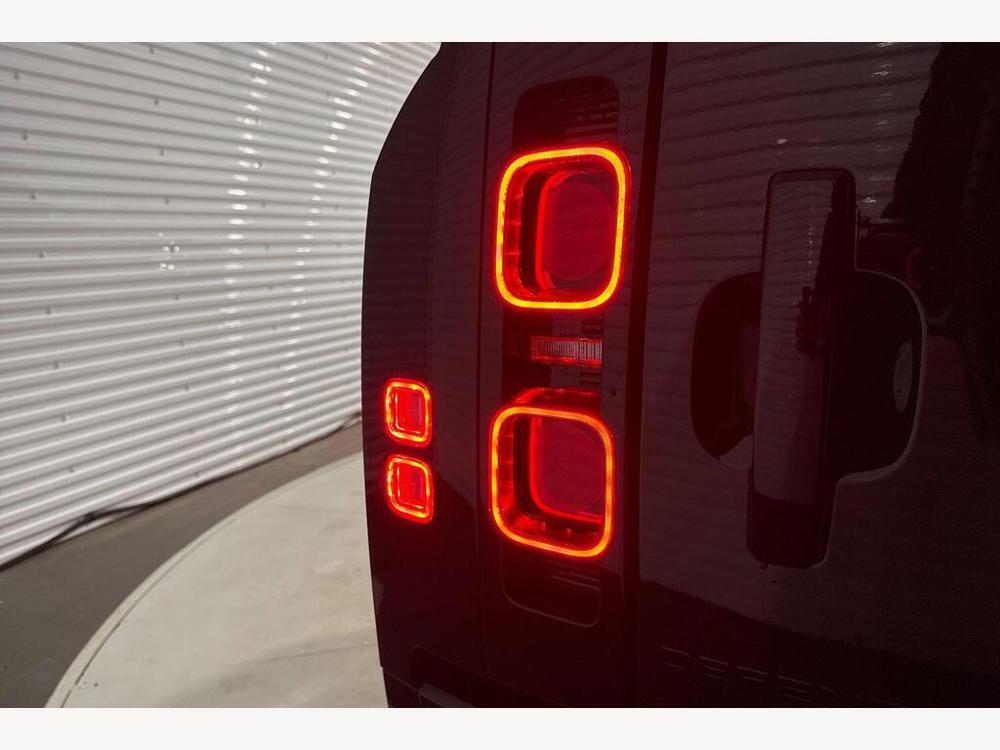 LAND ROVER DEFENDER 110