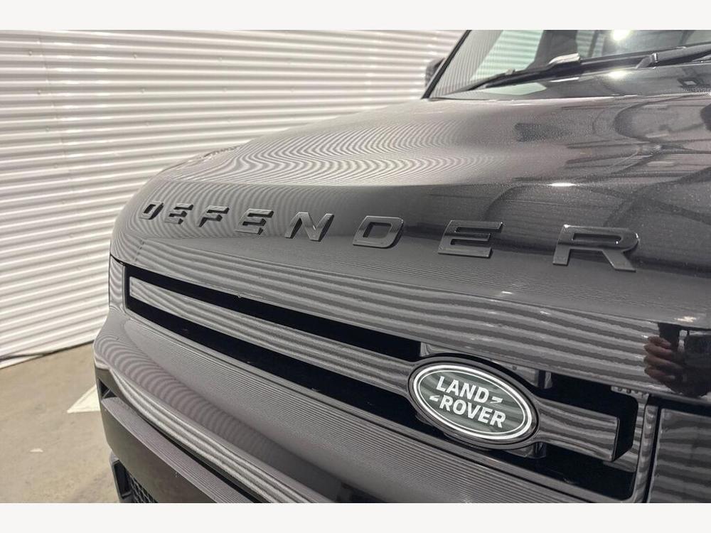 LAND ROVER DEFENDER 110