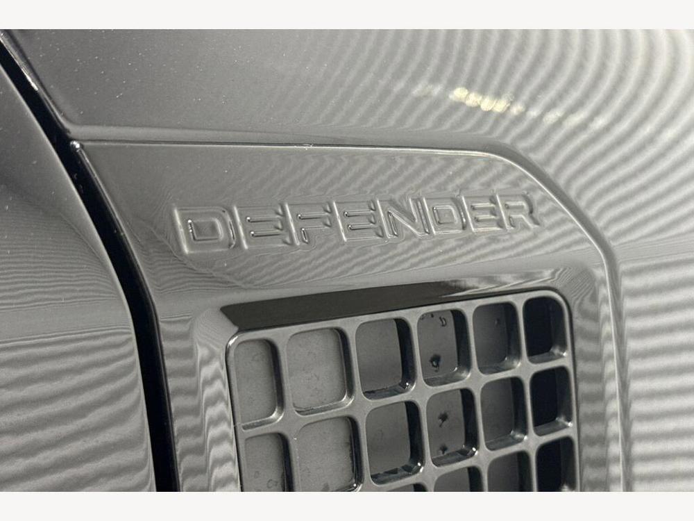 LAND ROVER DEFENDER 110