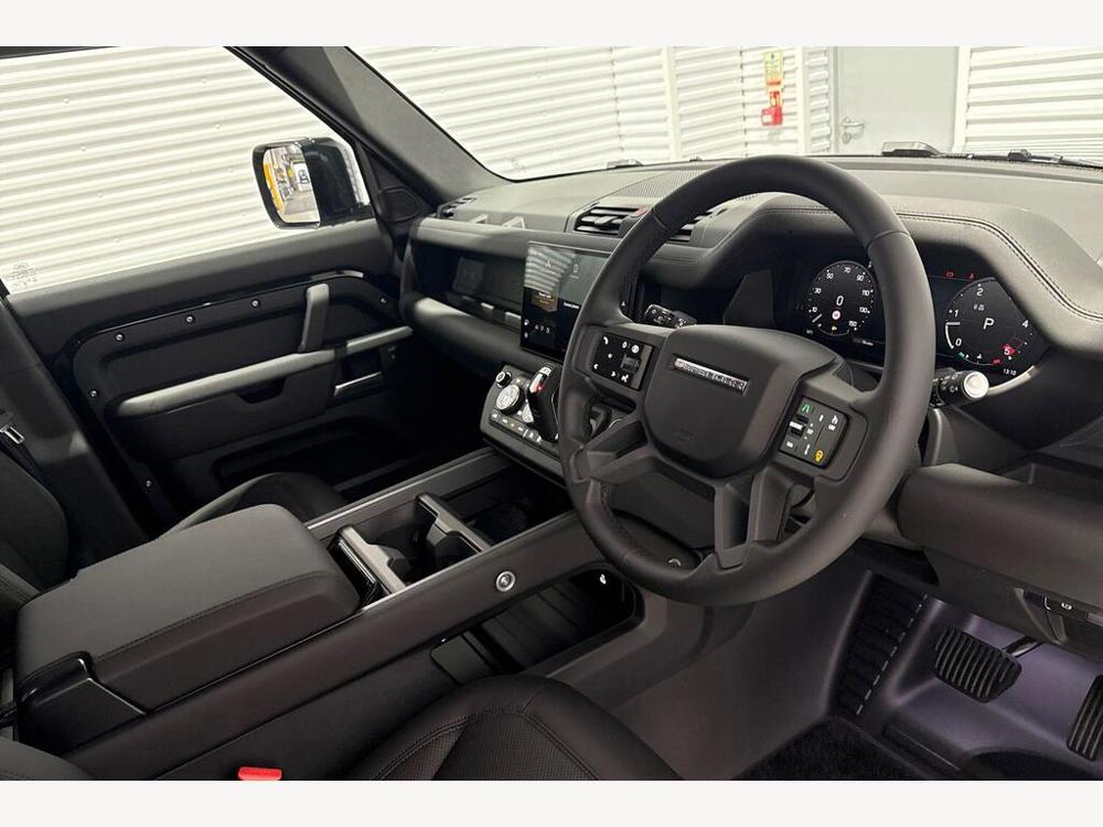 LAND ROVER DEFENDER 110