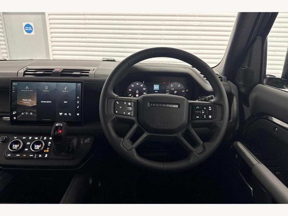 LAND ROVER DEFENDER 110