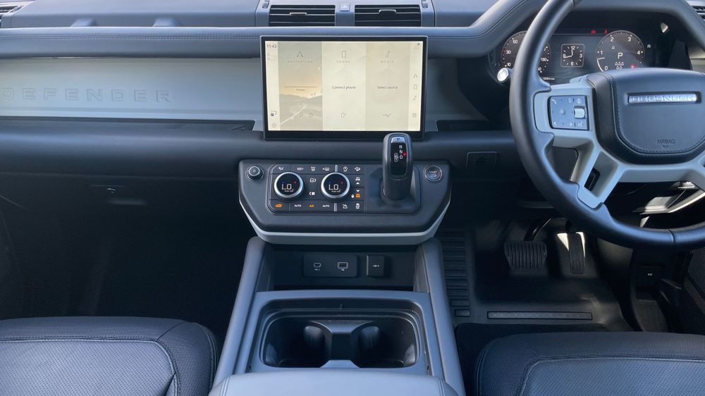 LAND ROVER DEFENDER 110