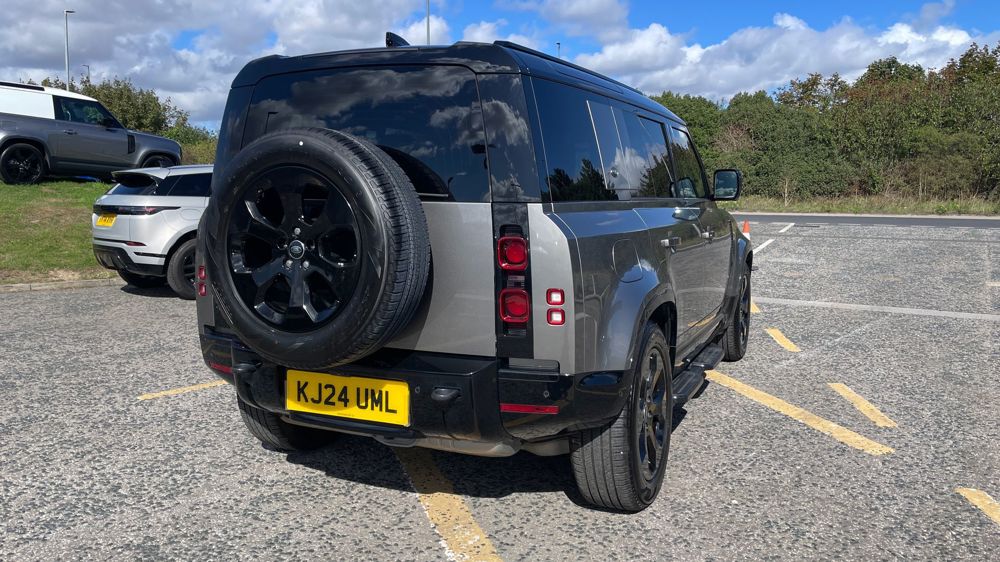 LAND ROVER DEFENDER 110