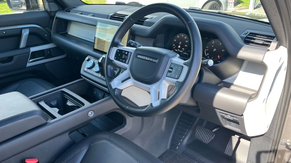 LAND ROVER DEFENDER 110