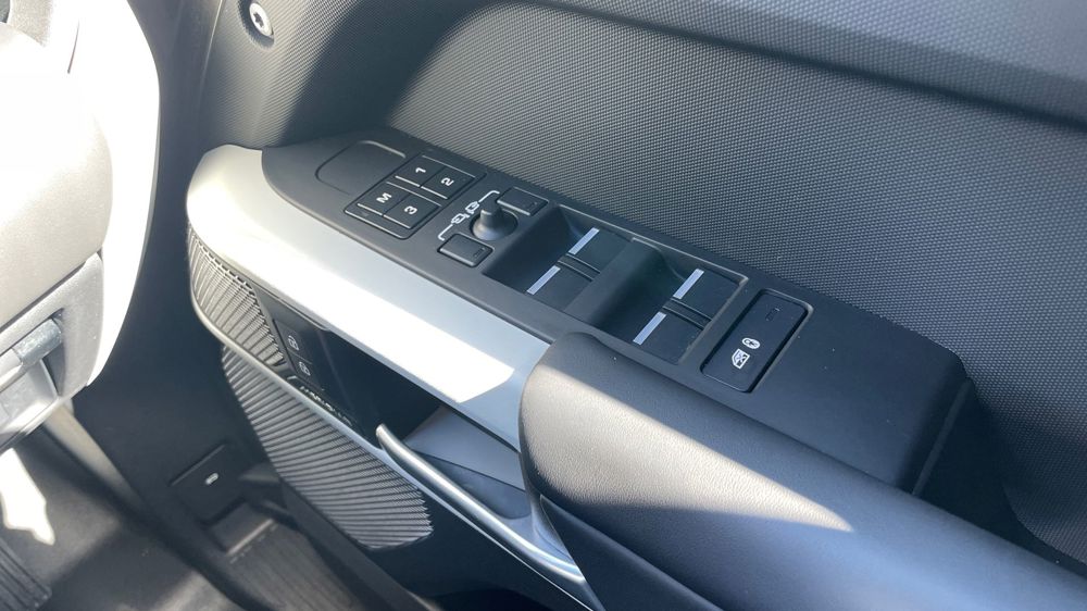 LAND ROVER DEFENDER 110