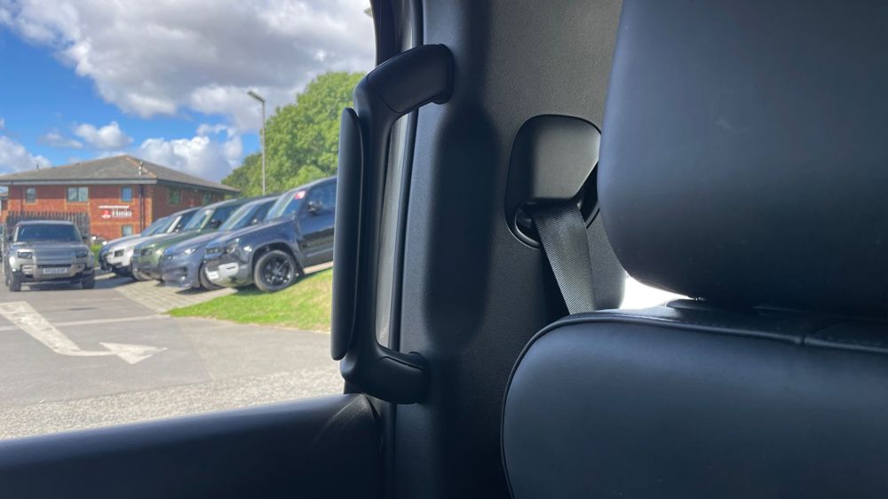LAND ROVER DEFENDER 110