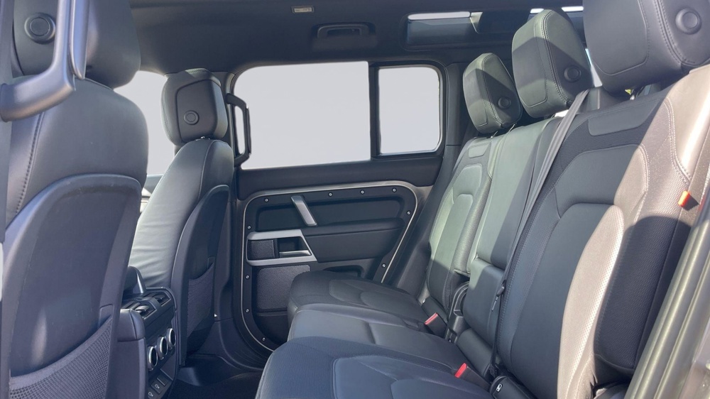 LAND ROVER DEFENDER 110
