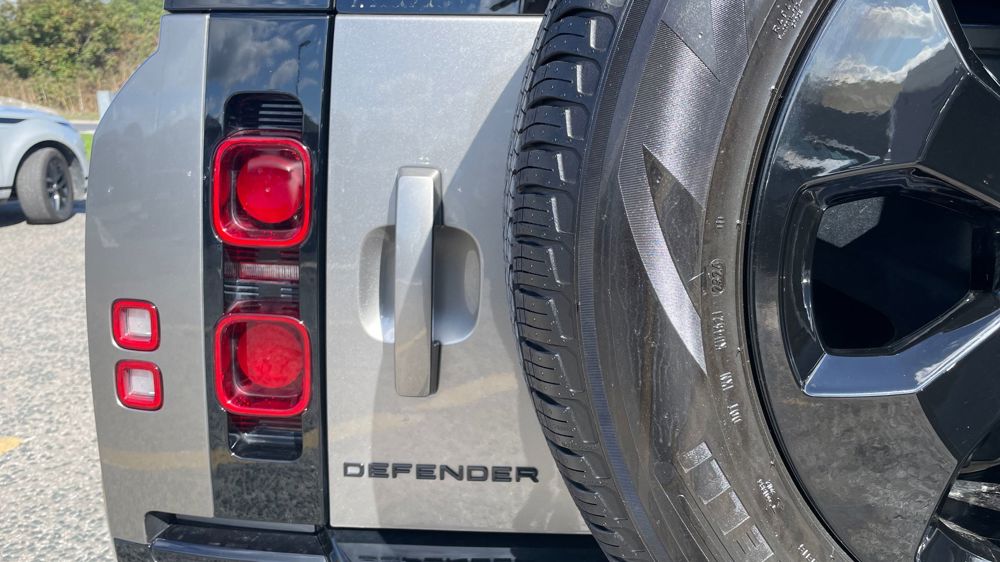 LAND ROVER DEFENDER 110