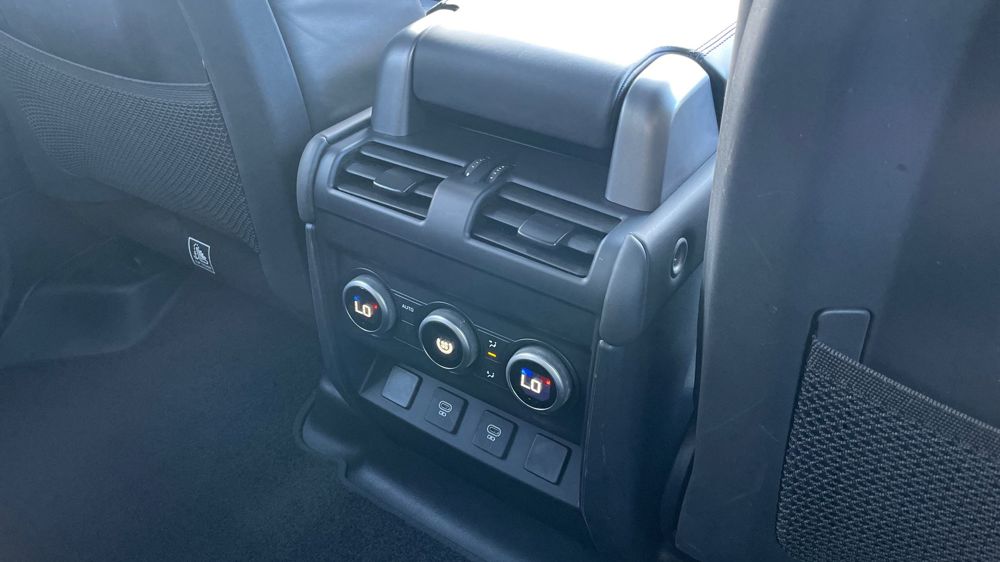LAND ROVER DEFENDER 110