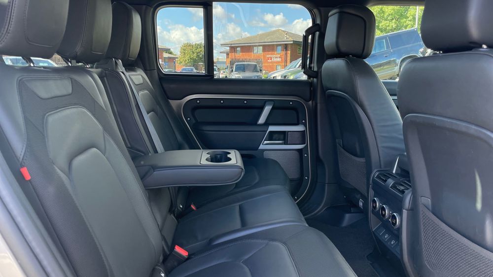 LAND ROVER DEFENDER 110