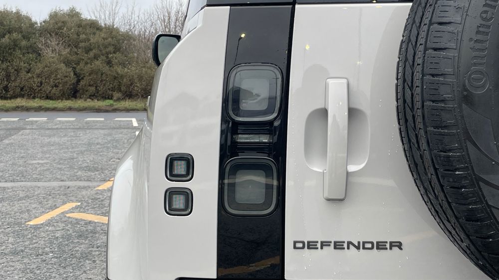 LAND ROVER DEFENDER