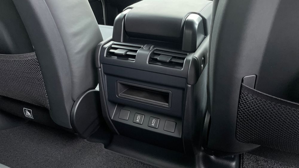 LAND ROVER DEFENDER