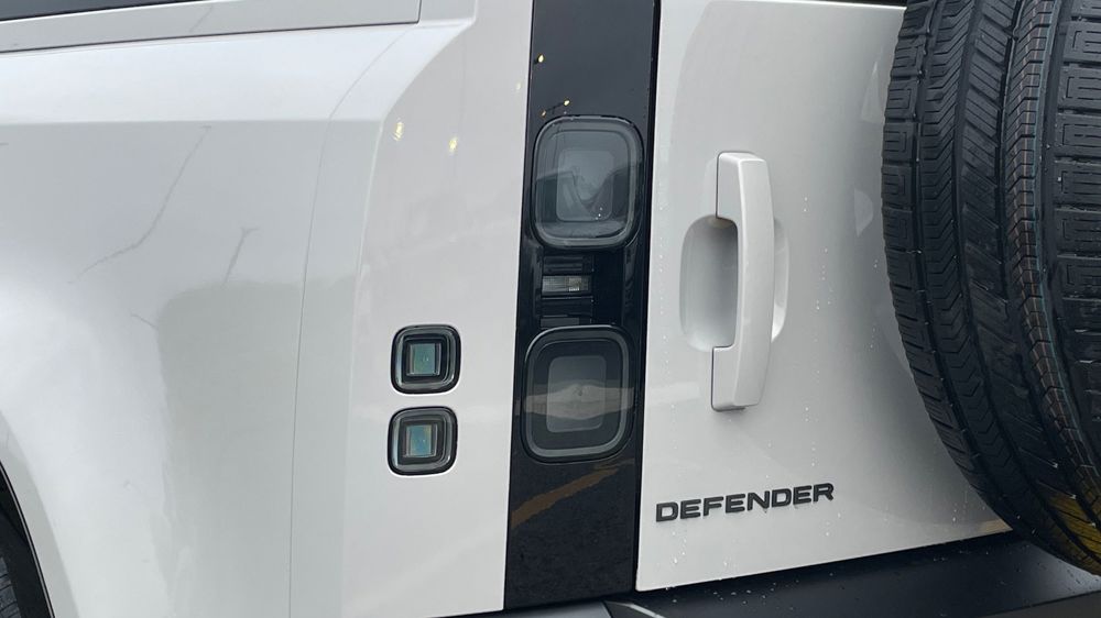 LAND ROVER DEFENDER