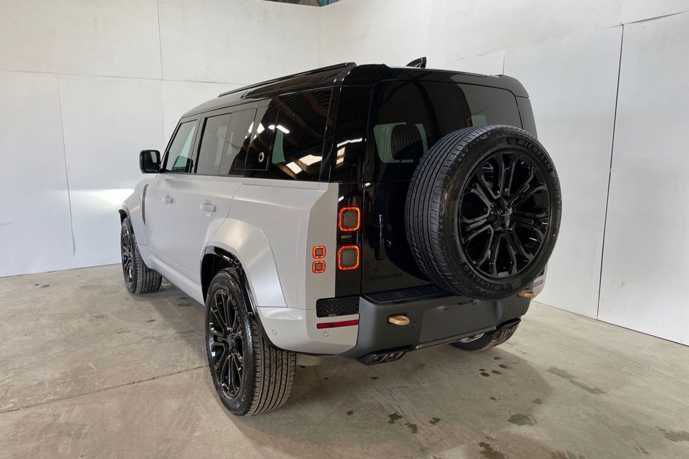 LAND ROVER DEFENDER