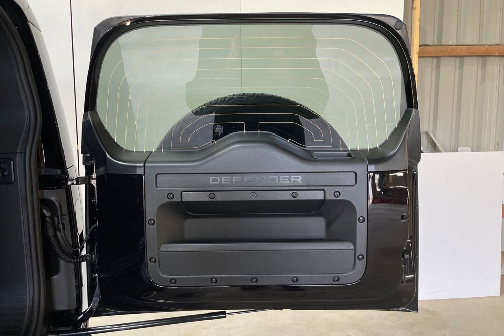 LAND ROVER DEFENDER