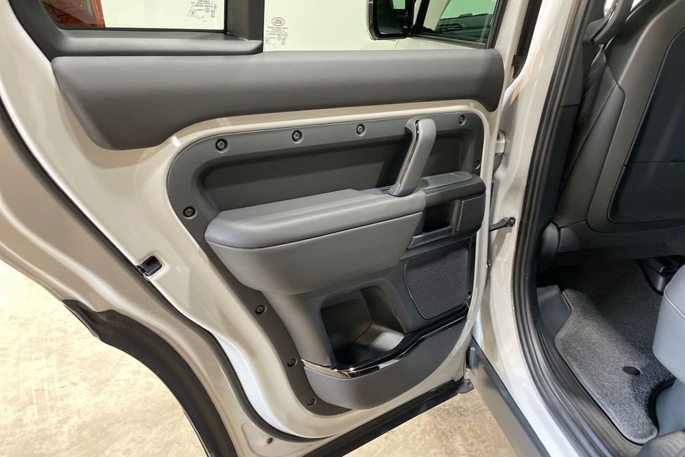 LAND ROVER DEFENDER