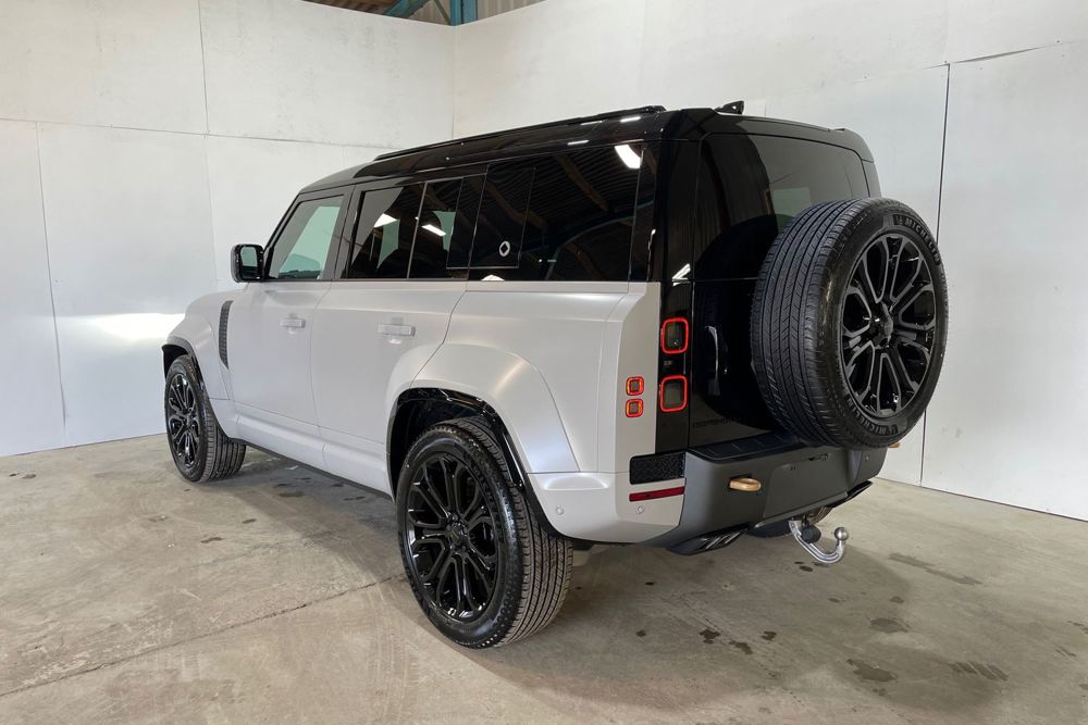 LAND ROVER DEFENDER