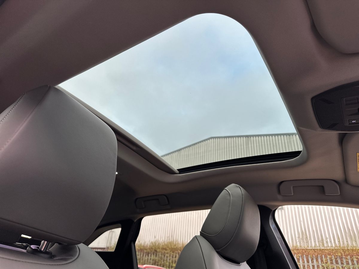 PLUG-IN HYBRID 225 E-EAT8