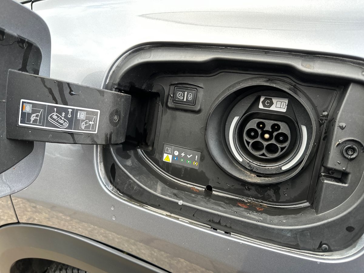 PLUG-IN HYBRID 225 E-EAT8