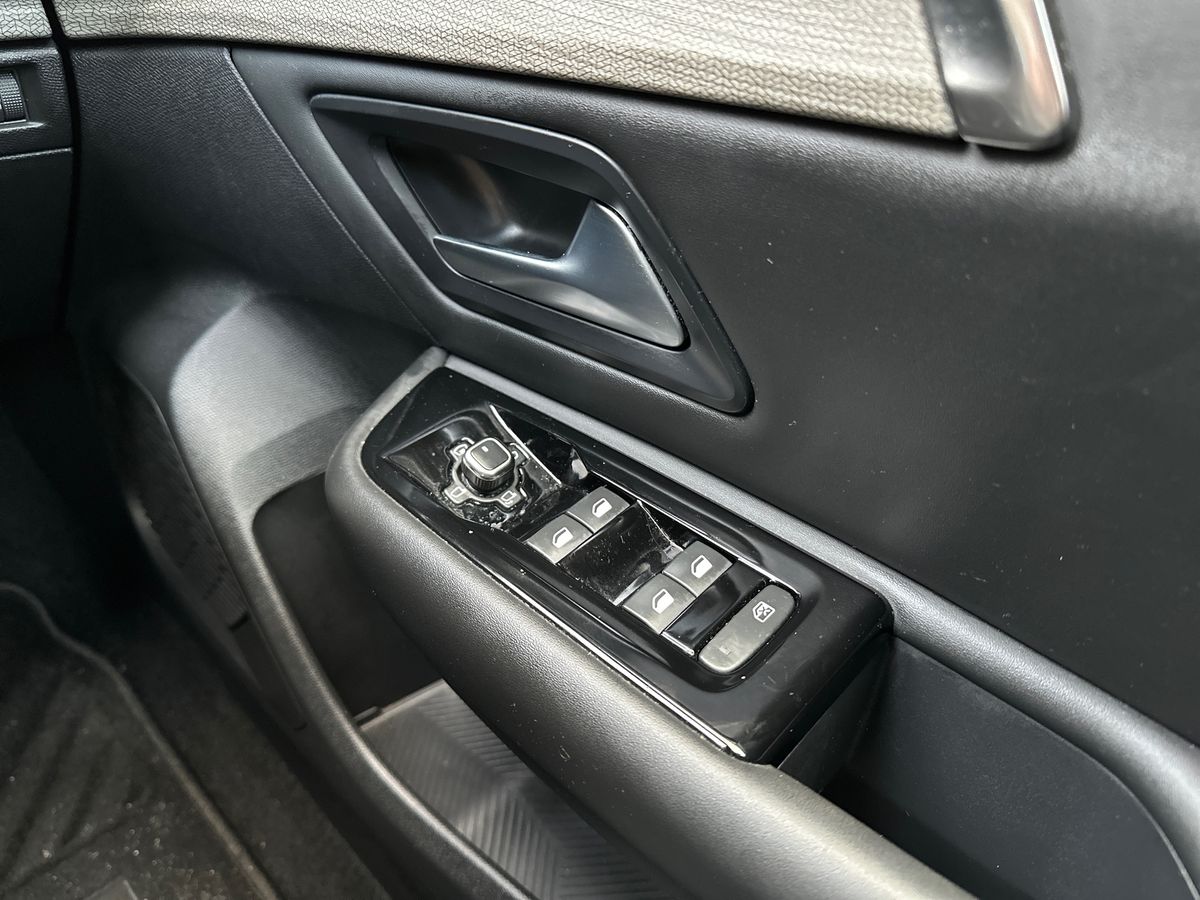 PLUG-IN HYBRID 225 E-EAT8