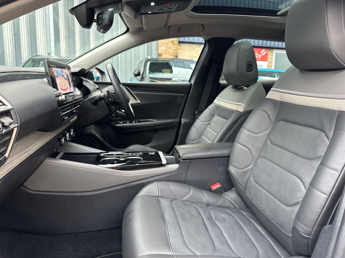 PLUG-IN HYBRID 225 E-EAT8