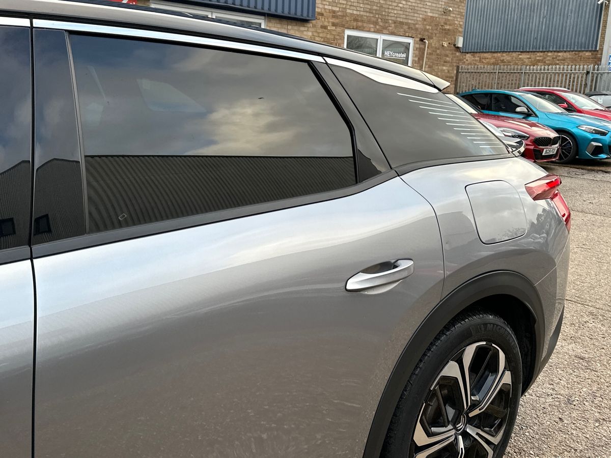 PLUG-IN HYBRID 225 E-EAT8