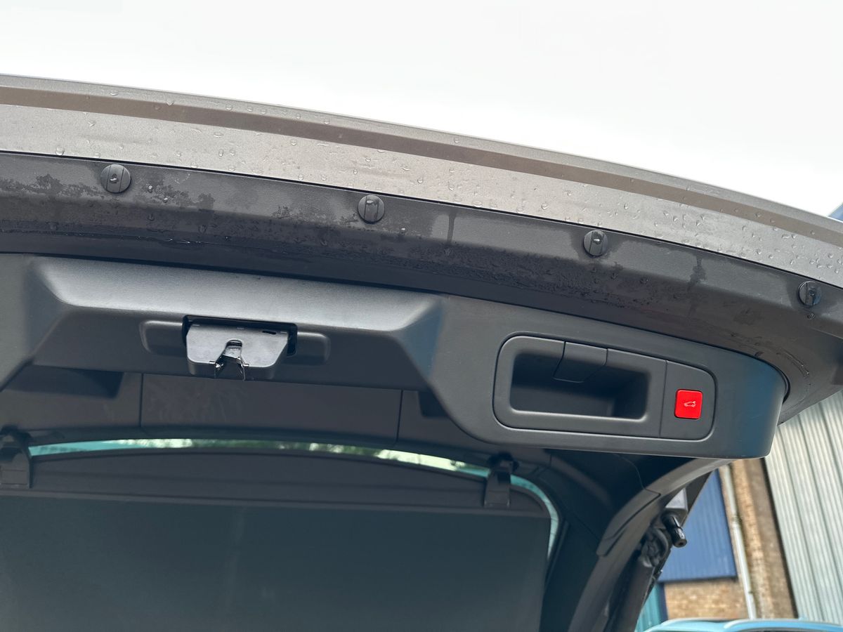 PLUG-IN HYBRID 225 E-EAT8