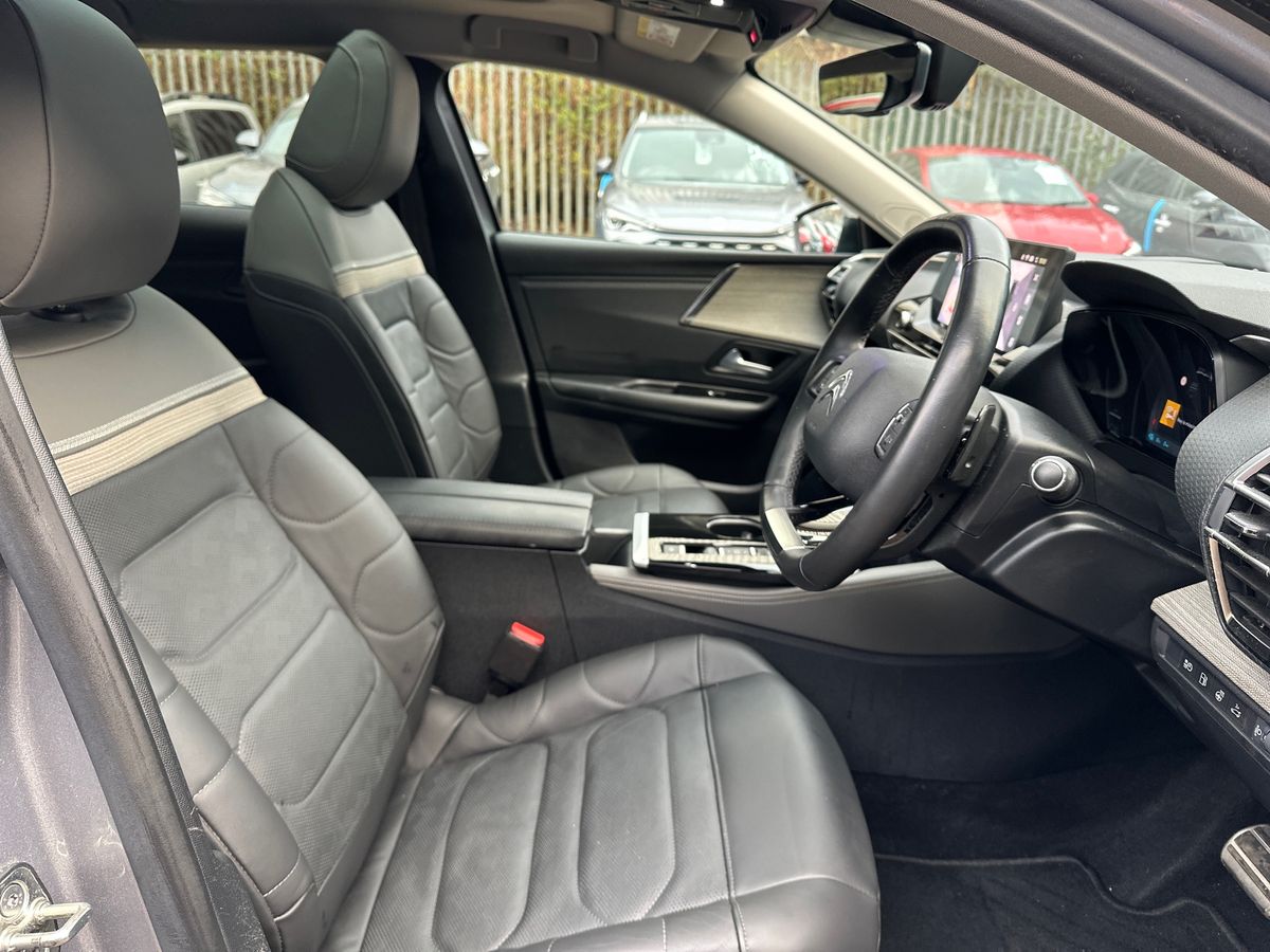 PLUG-IN HYBRID 225 E-EAT8