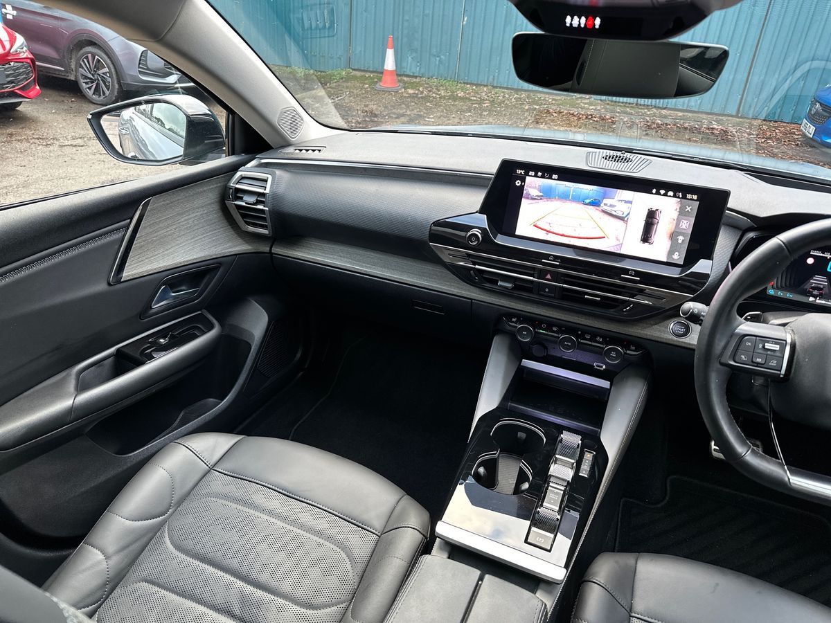 PLUG-IN HYBRID 225 E-EAT8