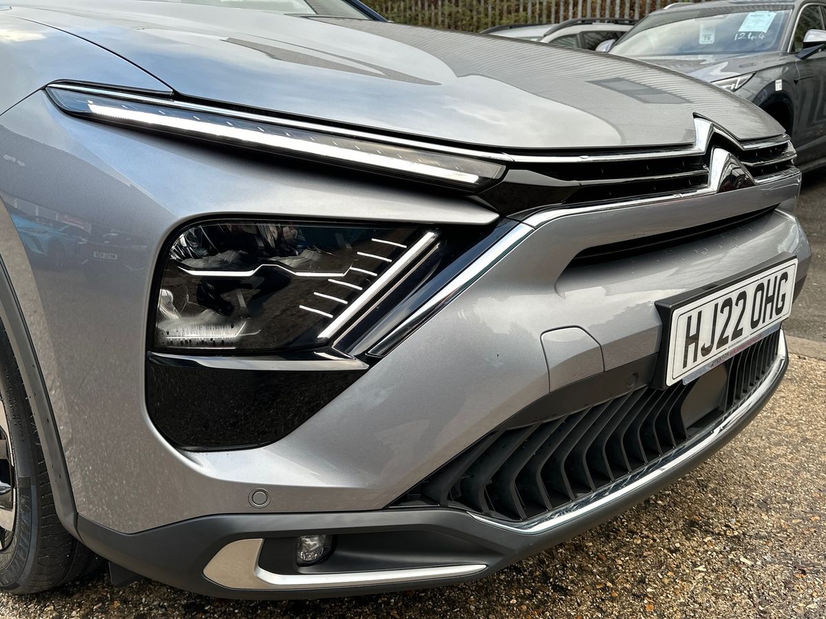 PLUG-IN HYBRID 225 E-EAT8