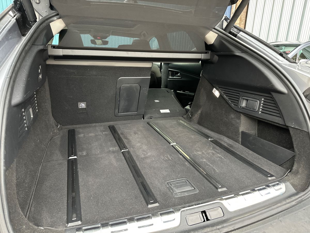 PLUG-IN HYBRID 225 E-EAT8