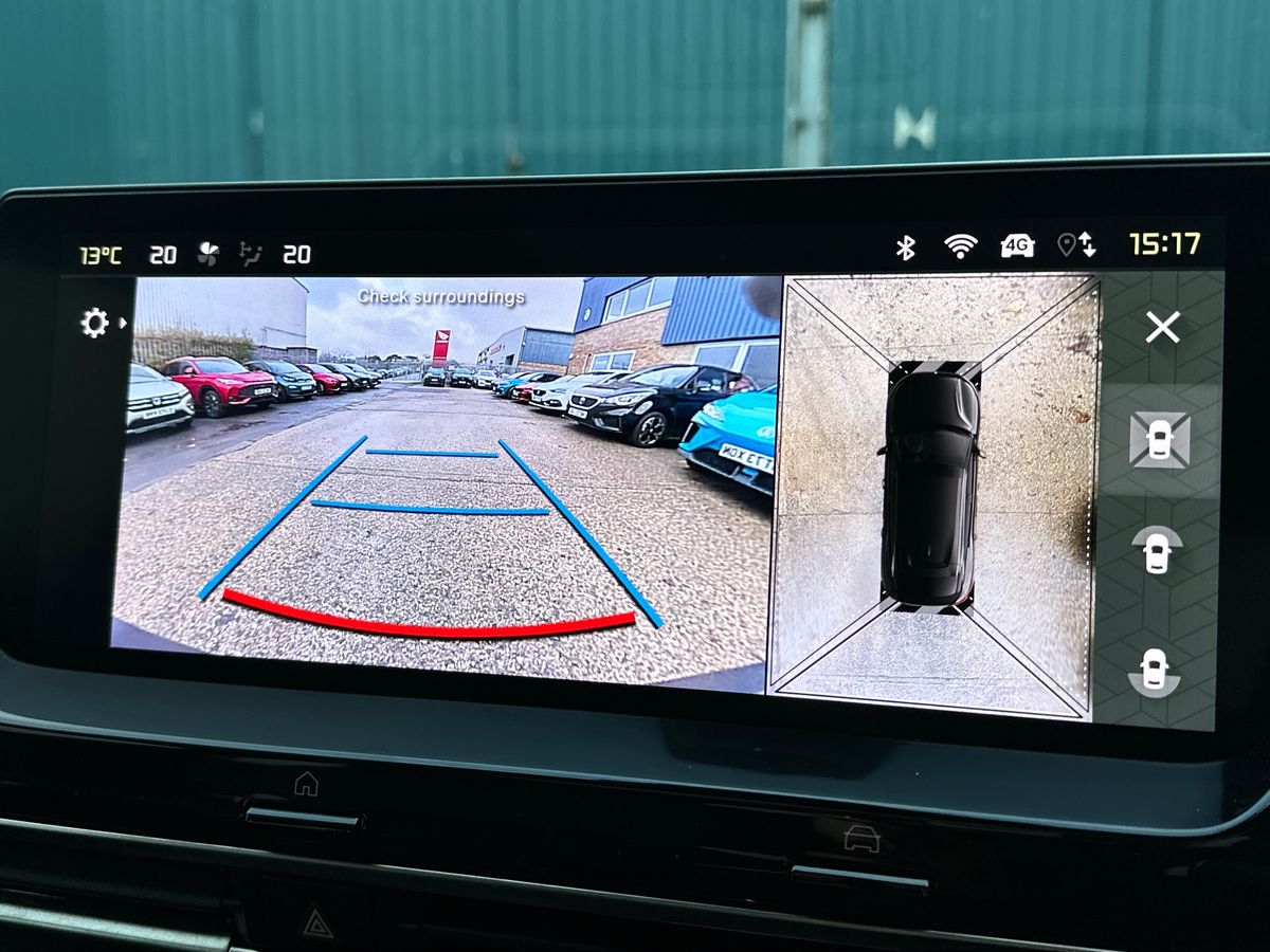 PLUG-IN HYBRID 225 E-EAT8