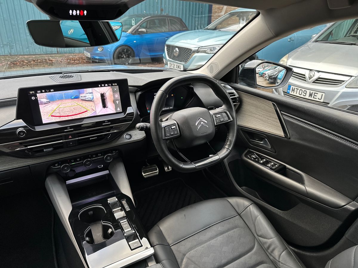 PLUG-IN HYBRID 225 E-EAT8