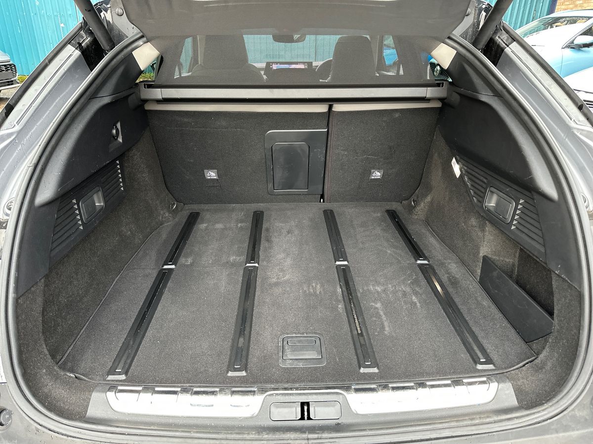 PLUG-IN HYBRID 225 E-EAT8