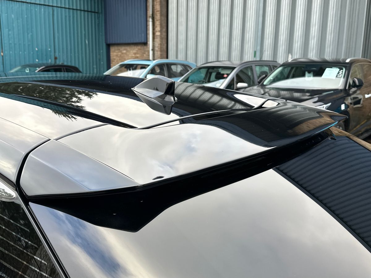 PLUG-IN HYBRID 225 E-EAT8