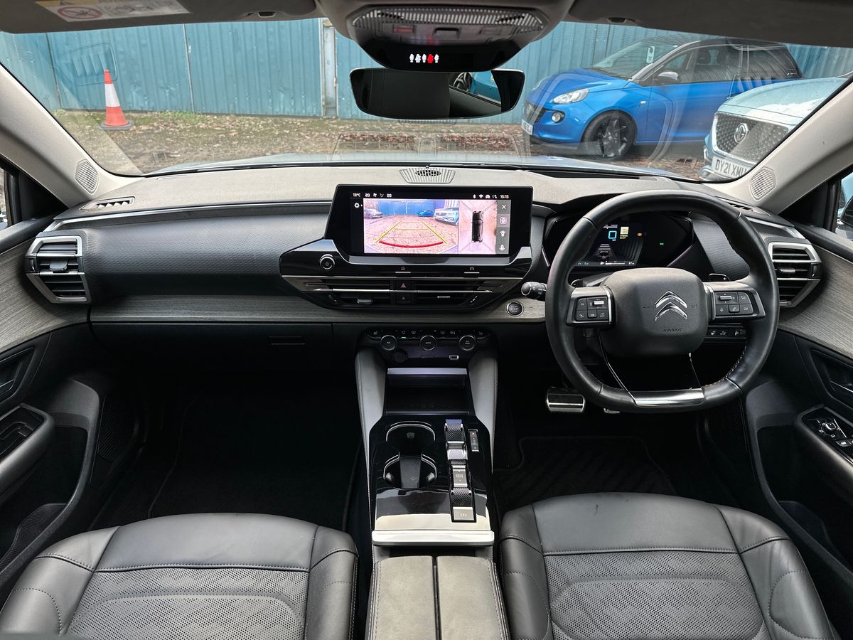 PLUG-IN HYBRID 225 E-EAT8