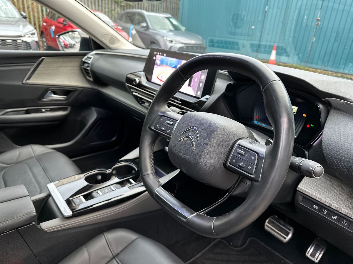 PLUG-IN HYBRID 225 E-EAT8