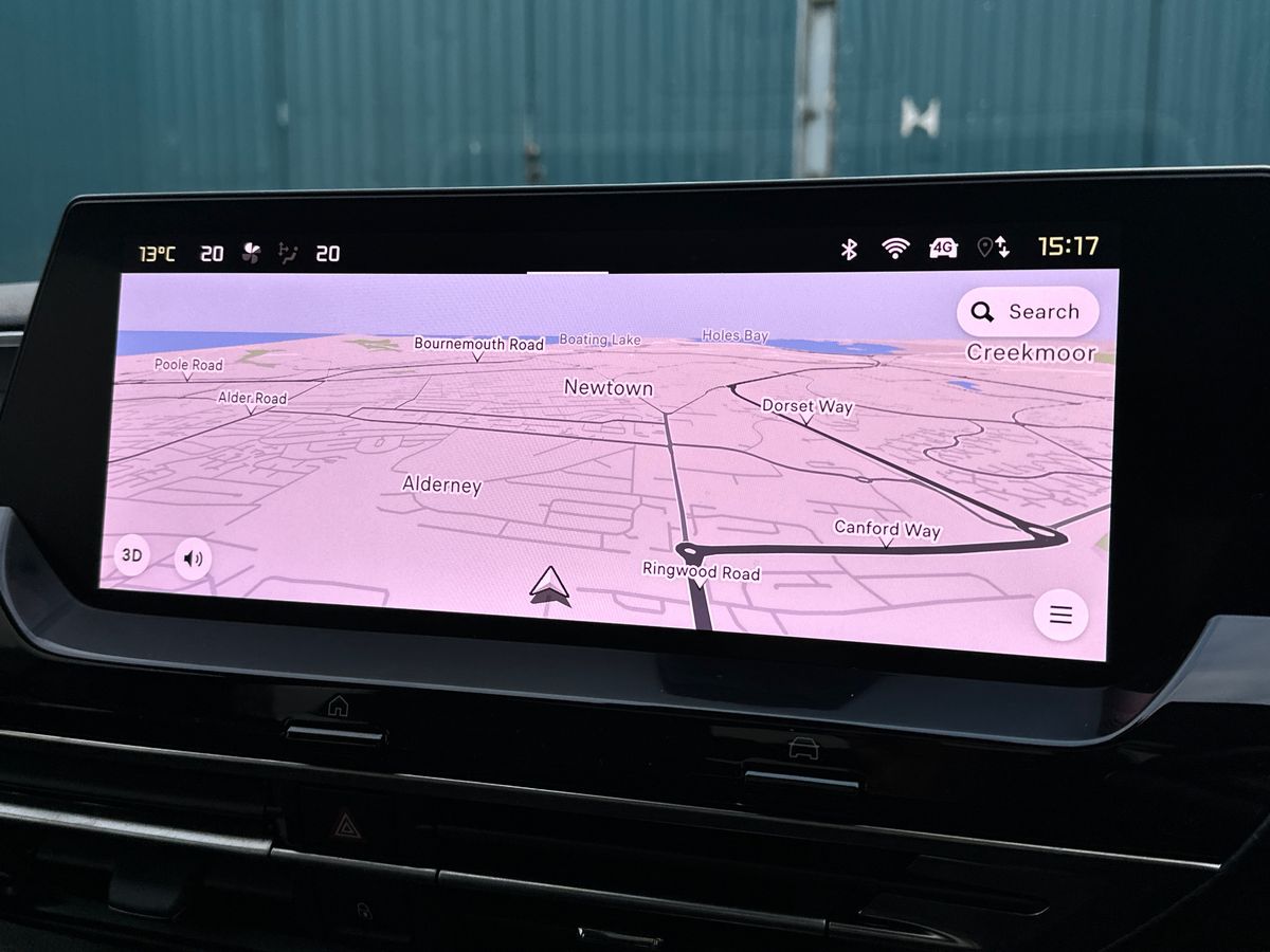 PLUG-IN HYBRID 225 E-EAT8