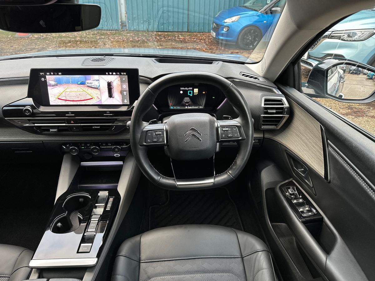 PLUG-IN HYBRID 225 E-EAT8